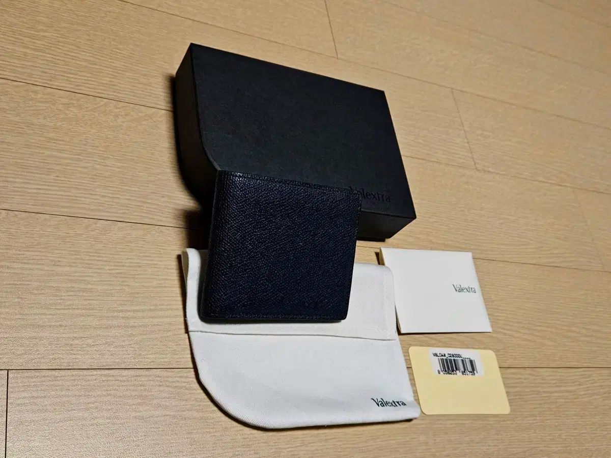 正規品 ヴァレクストラ メンズ 二つ折り財布 ダークネイビー COLOR