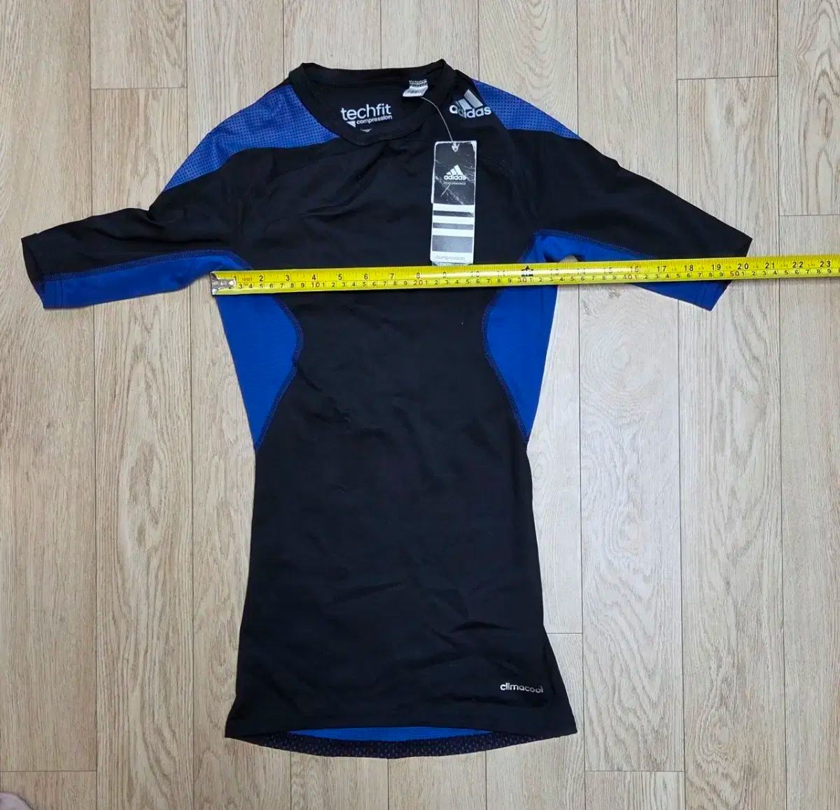 未使用 adidas(アディダス) TECHFIT ラッシュガード 水着 90 サイズ (巻尺写真)