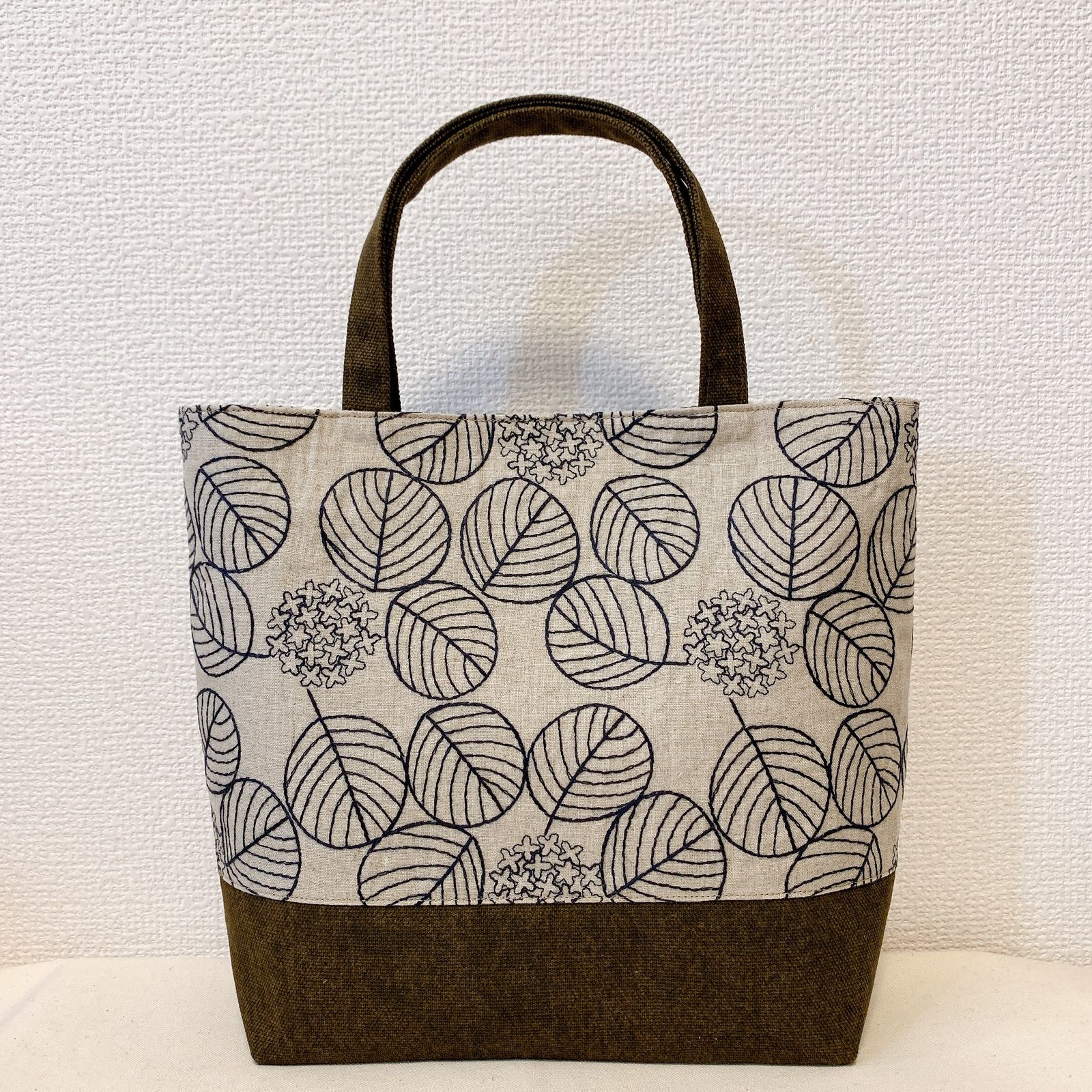 ハンドメイド　トートバッグ　花柄　北欧風　バッグ　エコバッグ　サブバッグ　マチ有