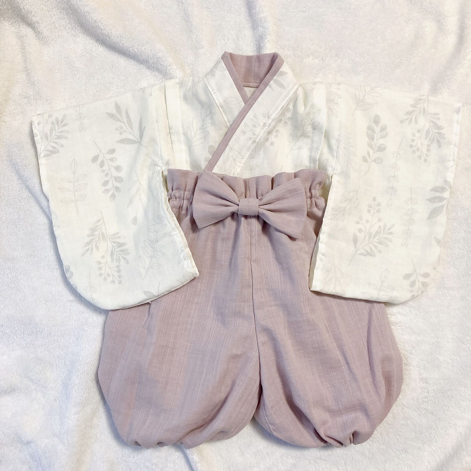 完璧 ボタニカルホワイト×パープル60〜70ベビー袴ハンドメイド女の子 4346円 ベビー服(女の子用) ~95cm