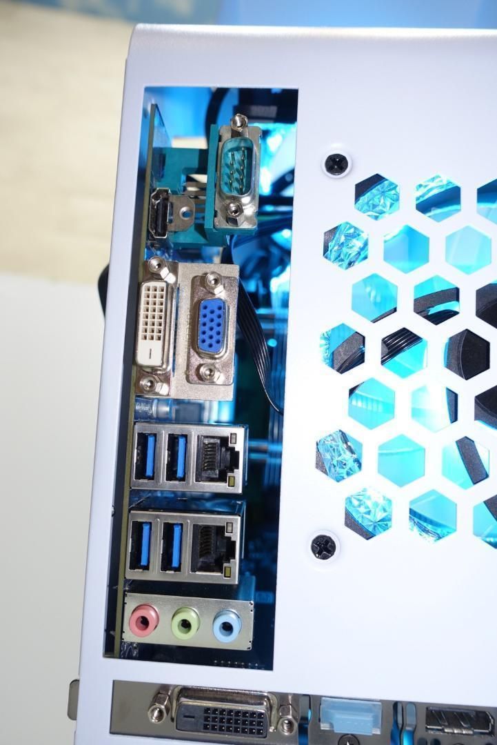 ☆メルカリ初☆無料で自作PC組みます！ 超派手】自作デスクトップPC - メルカリ