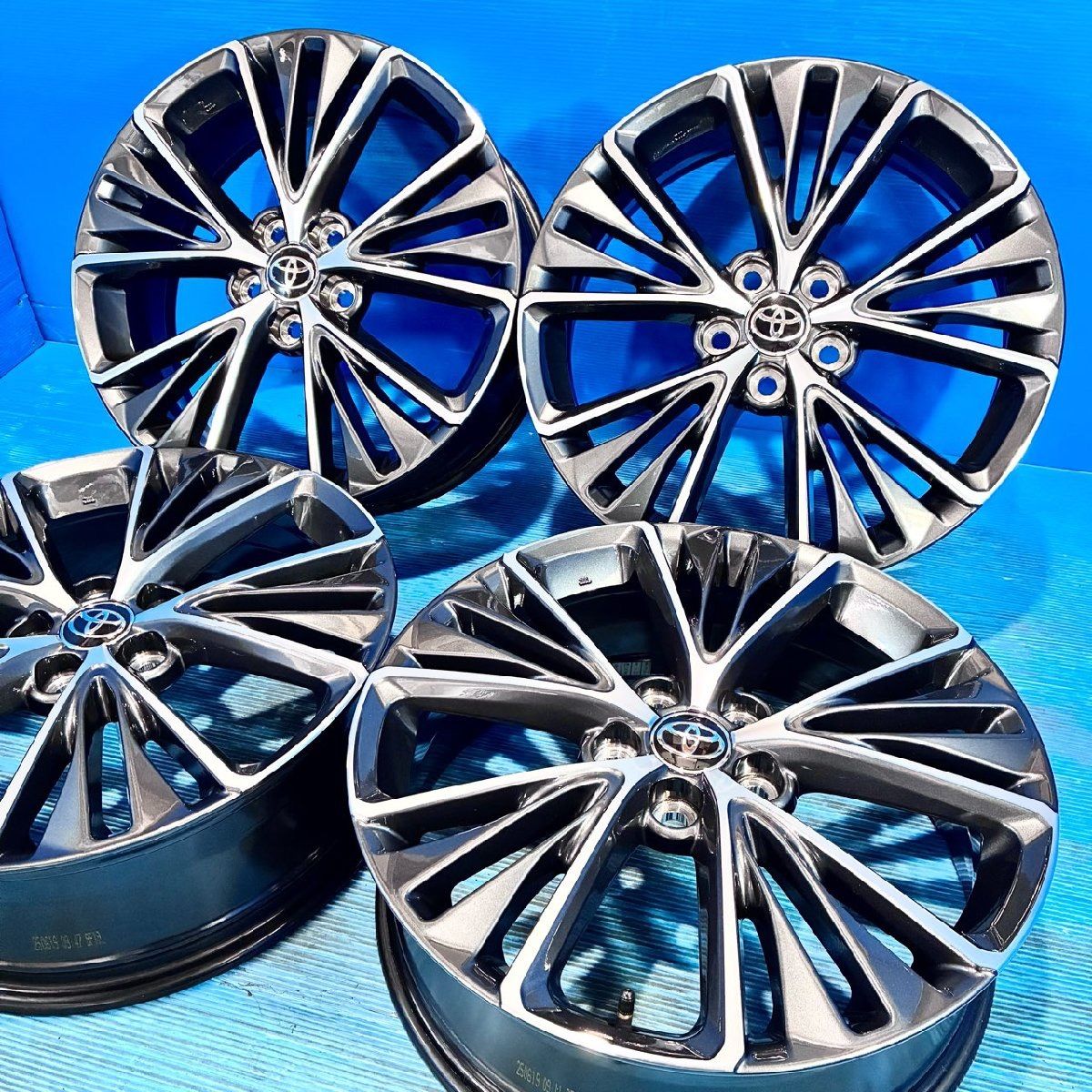 aru0701様 トヨタ プリウス　60系　ホイール　新車外し 新車外し 美品】トヨタ 60 プリウス ハイブリッド Z 純正 19in 6.5J +