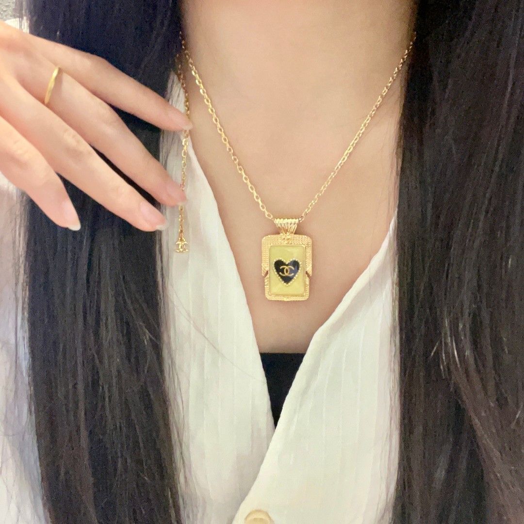 CHANEL ネックレスとピアス セット