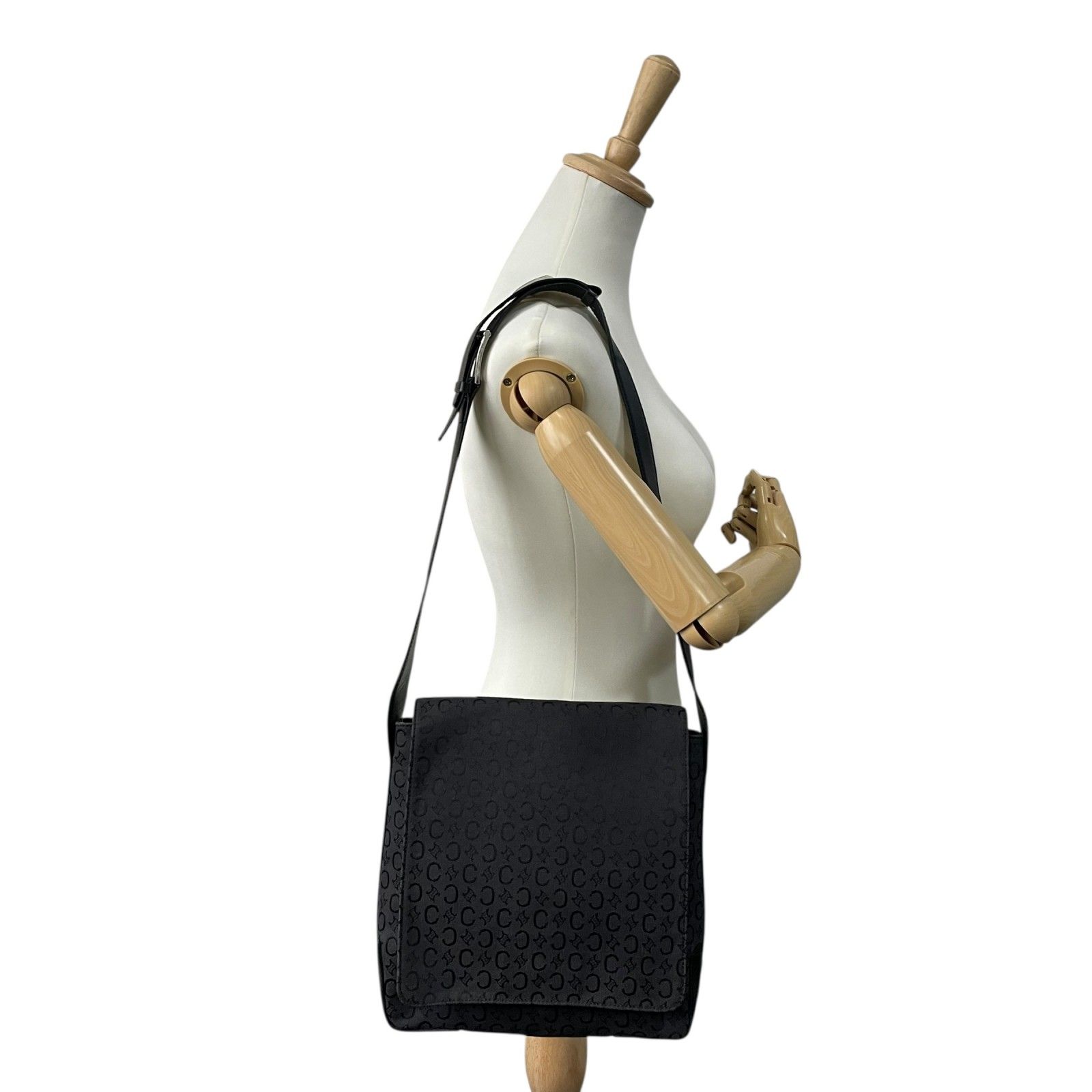 【美品】セリーヌ　ショルダーバッグ　黒マカダム　サークル金具　レザー　ブラック 極美品 CELINE セリーヌ ショルダーバッグ 馬車金具 Cマカダム