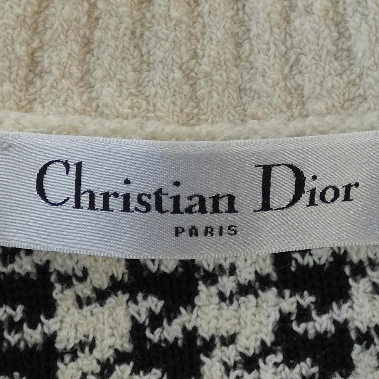 DIOR ボタン