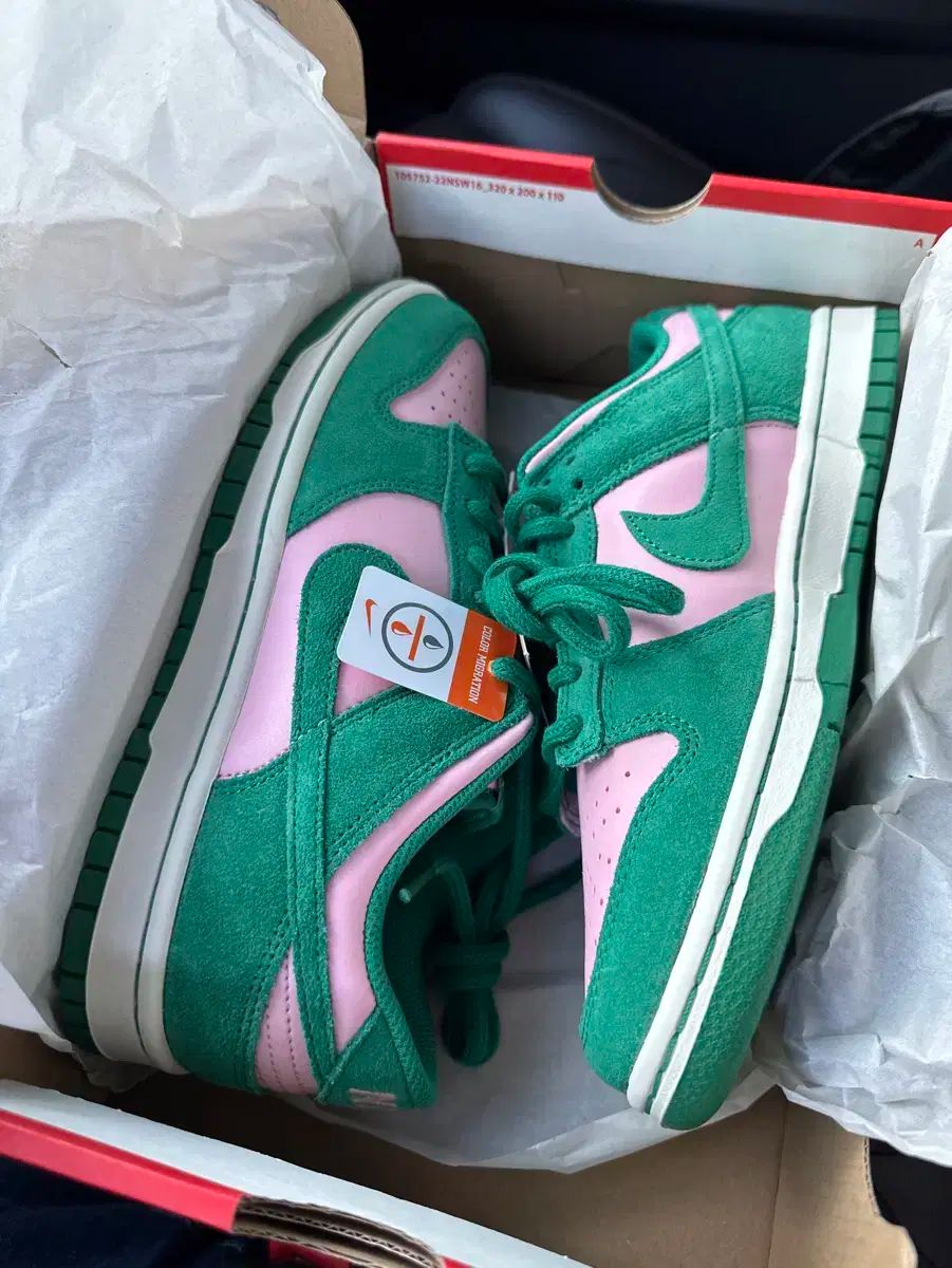 【雷市場（ポンジャン）商品韓国直送】 NIKE(ナイキ) ダンク ロー レトロ SE ミディアム ソフト ピンク マラカイト 260