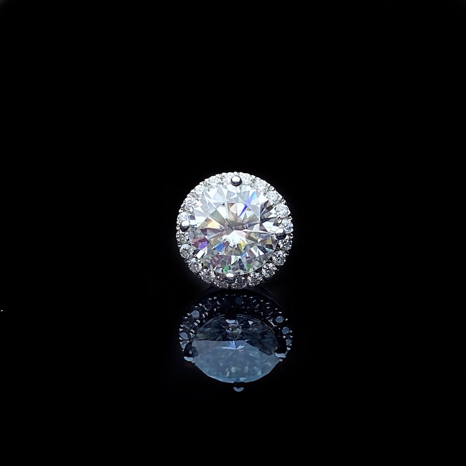 2.2ct 片耳用ピアス 最高級グレードモアサナイト プラチナメッキ 