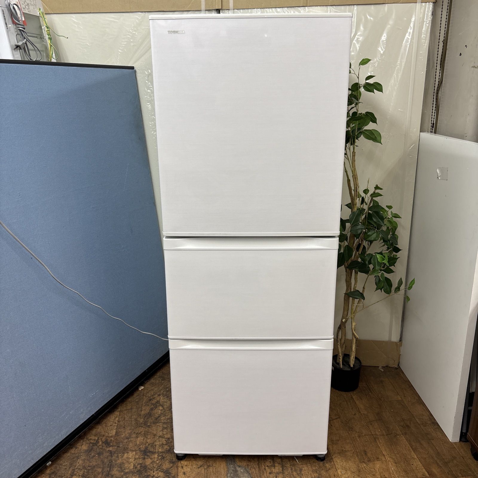 I565 名古屋市近郊配送設置無料 TOSHIBA 冷蔵庫 330L 右開き 動作 済 クリーニング済