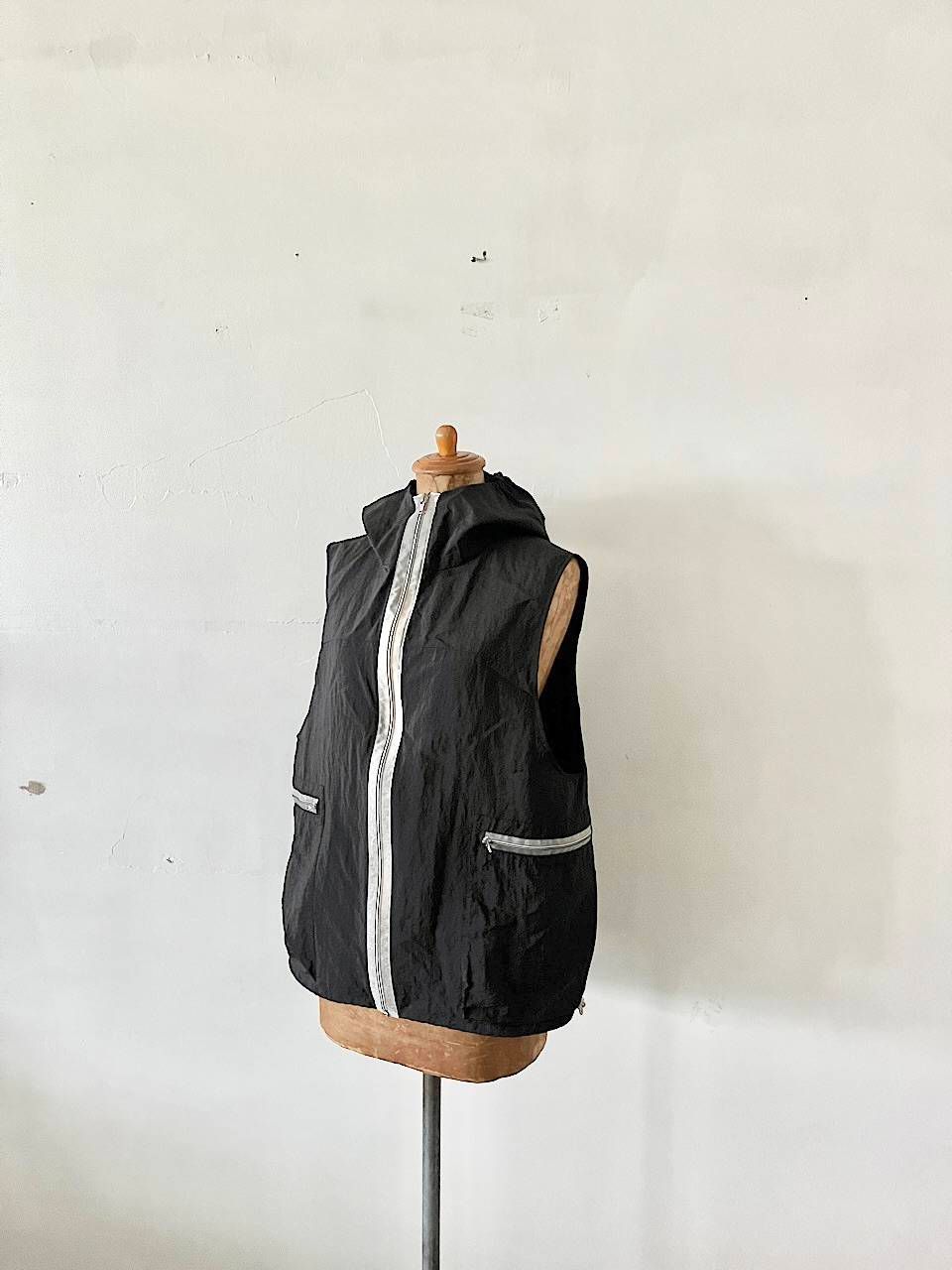 【セール】 福袋 の通販 美品】ROUGE VIFナイロンベスト透明ファスナーフード付き トップス