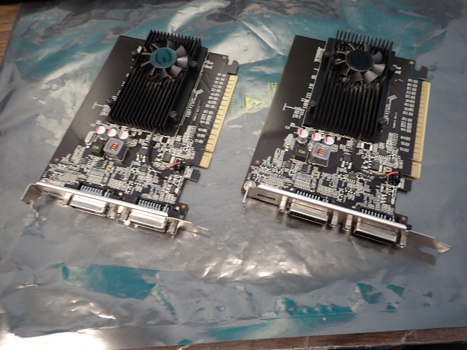 ロット (2) EVGA Gece GT 610 1GB GDDR3 PCIe x16 グラフィックス VC 01G-P3-2616-KR