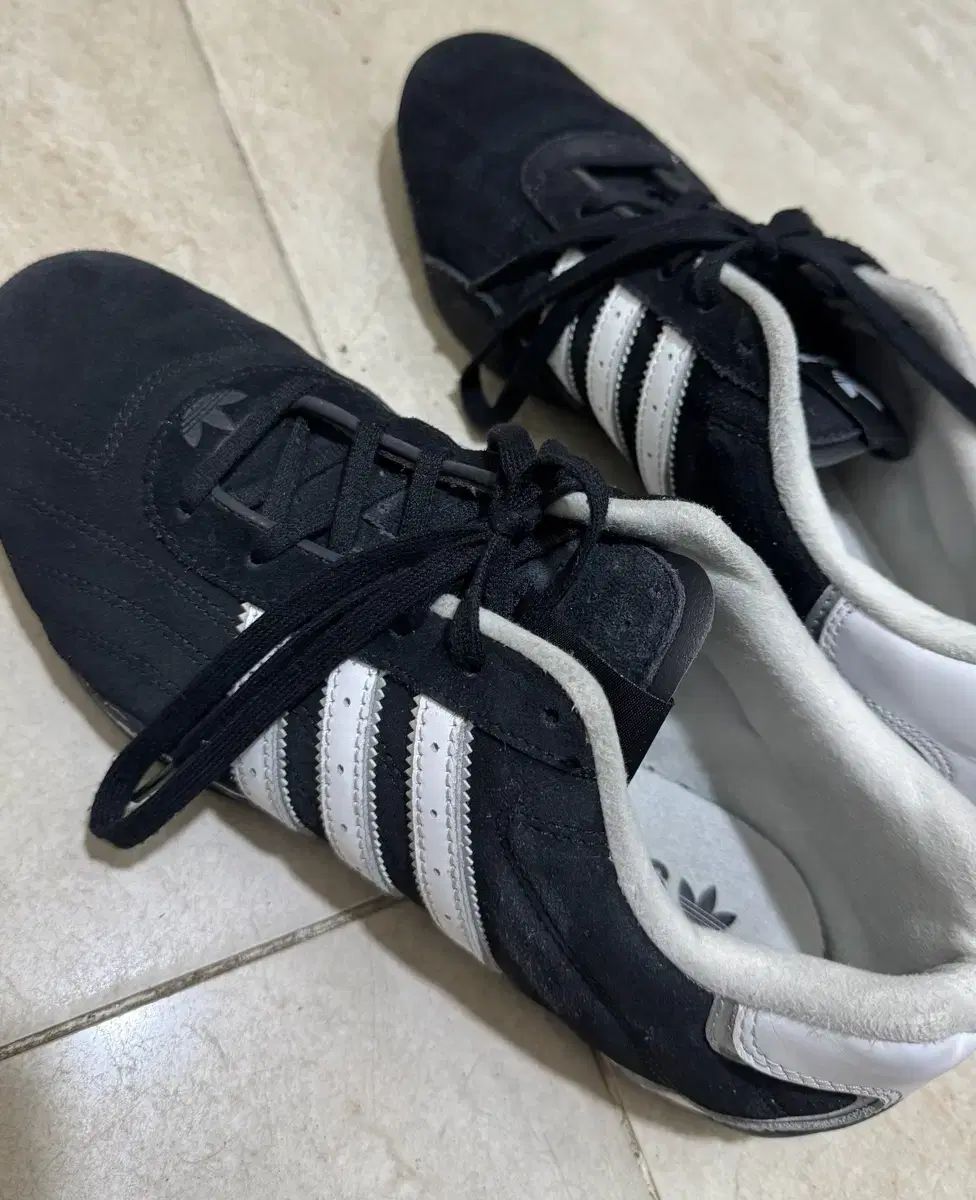 アディレーサー