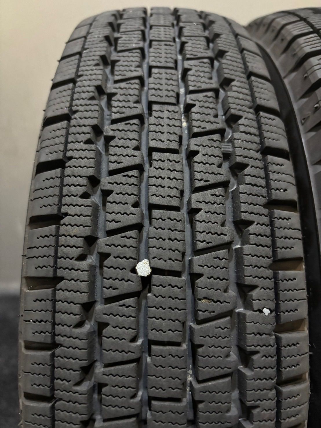 送料無料 ブリヂストン 145/80R12 LT 中古 冬タイヤ スタッドレス1