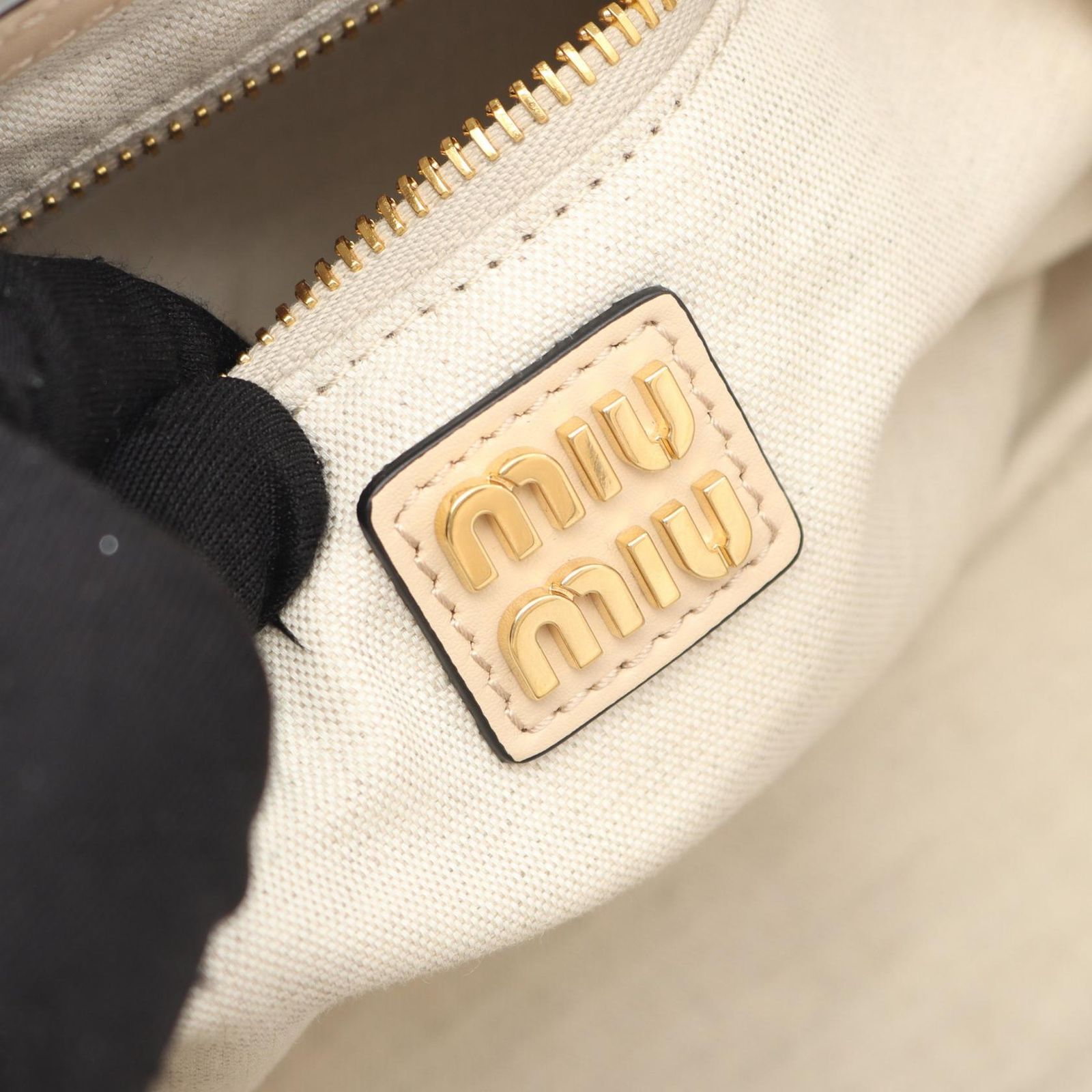 MIU MIU ライトベージュ ハンドバッグ