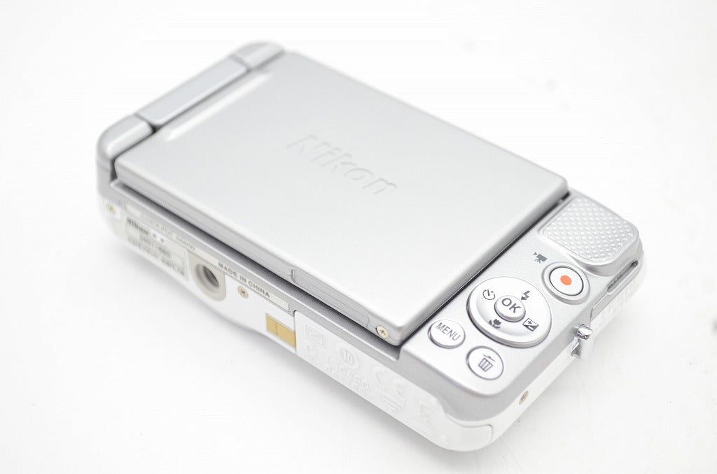 美品 Nikon ニコン COOLPIX S6600 コンパクトデジタルカメラ