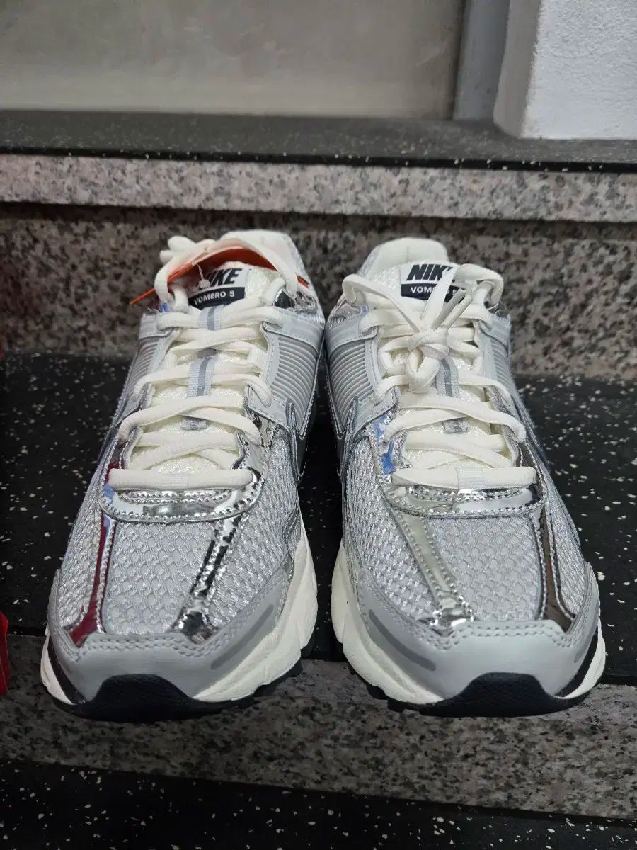 280 NIKE ナイキ ボメロ 5
