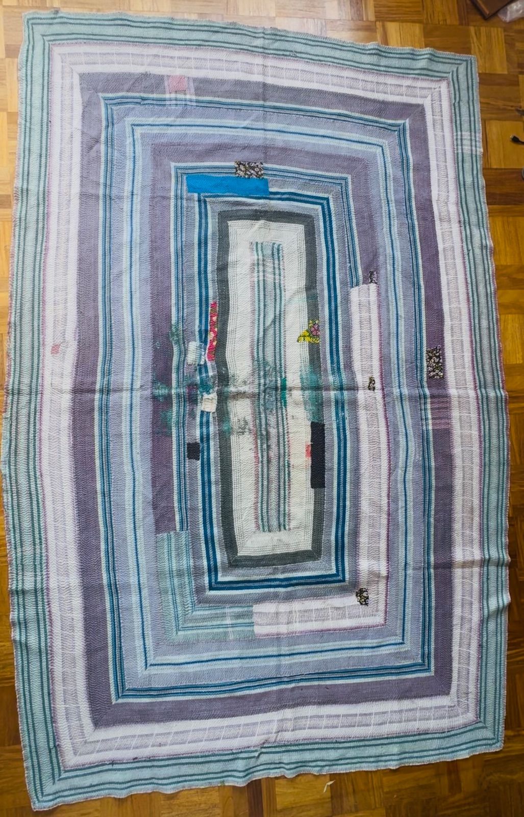 G080 グドゥリー マルチカバー マルチマット ラグ ヴィンテージ カンタ刺繍 ボロ インド ビンテージ BORO アンティーク シャビーシック ラリーキルト 手縫い 刺し子 ハンドメイド 刺子 絨毯 はぎれ 古布 マルチカラー