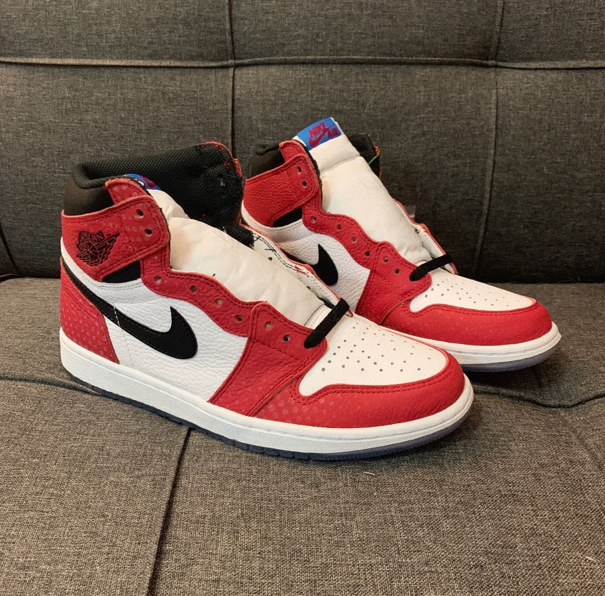 新品未使用 SPIDERMAN × NIKE AIR JORDAN 1 ORIGIN STORY 555088-602 スパイダーマン × ナイキ  エア ジョーダン 1 オリジン・ストーリー YUIO - メルカリ