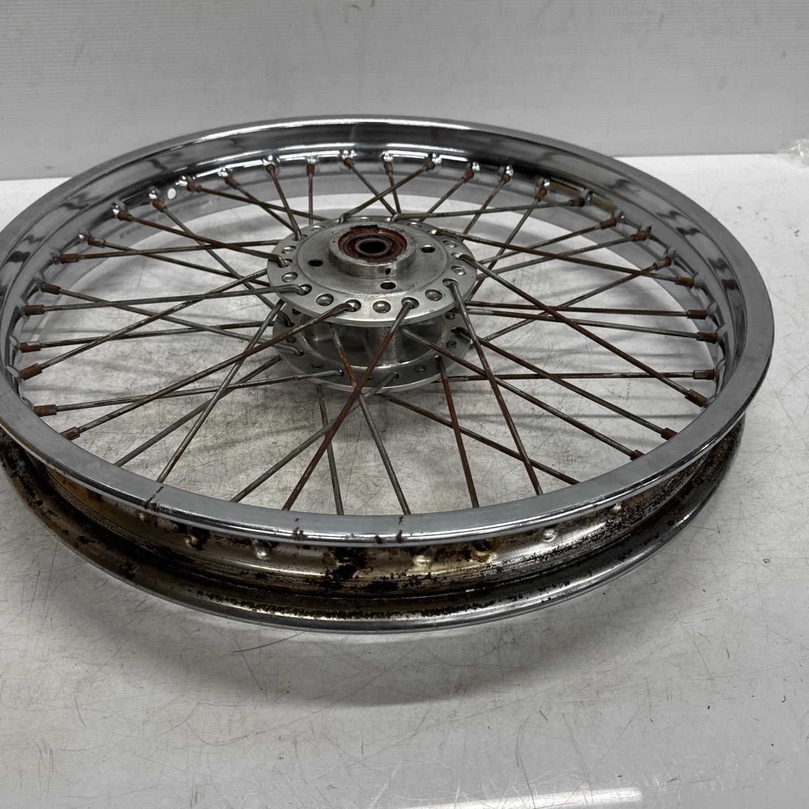 kz1000 フロントホイール タイヤ付き　kz900 kz1000 フロントホイール タイヤ付き kz900 カワサキ KZ900? kz1000