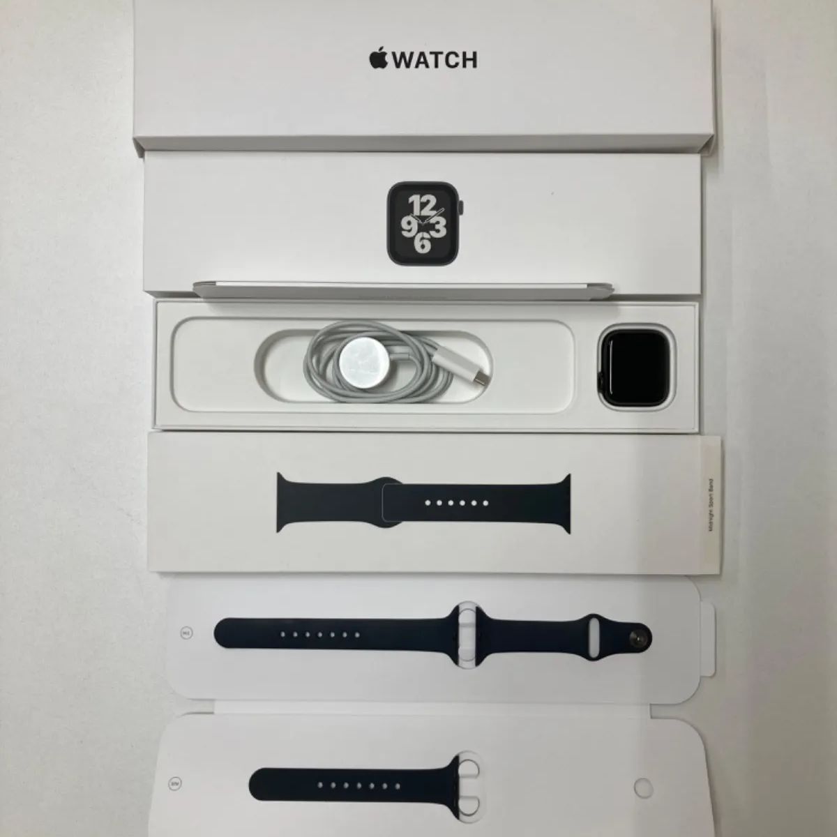 【美品】✳️(アップルウォッチ)Apple Watch SE GPSモデル 40mm MKQ13J/A  スポーツバンド✳️ 　第一世代  アップル　Apple　ベルト付き 箱入り