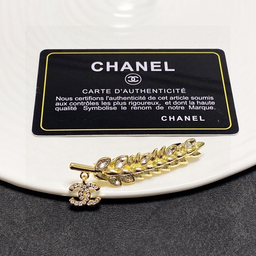 ユニセックスなデザイン♪ CHANEL ブローチ 25SS CHANEL シャネル ブローチ メタル CCマーク ダブルC ココマーク