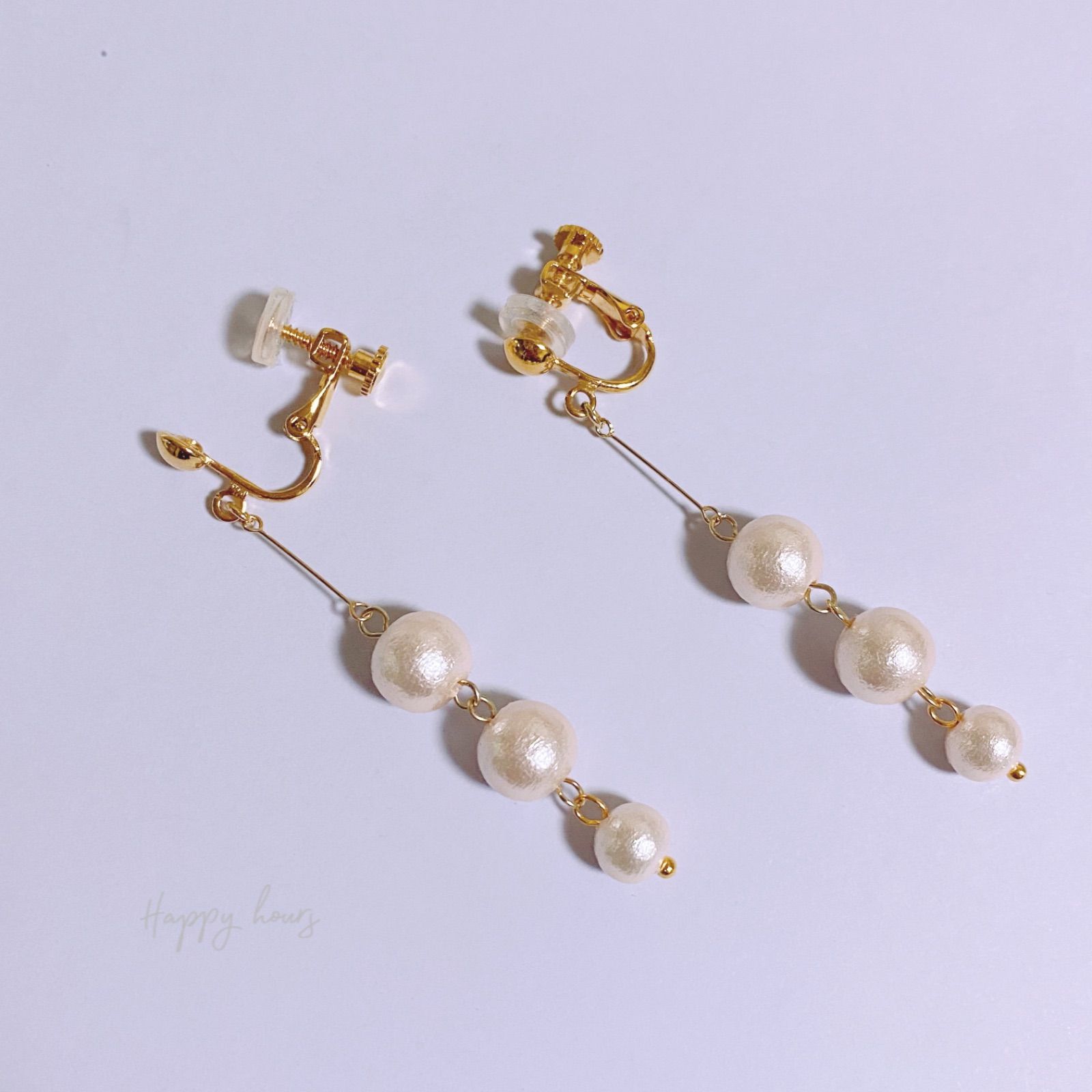 3連コットンパールのイヤリング・ピアス - メルカリ