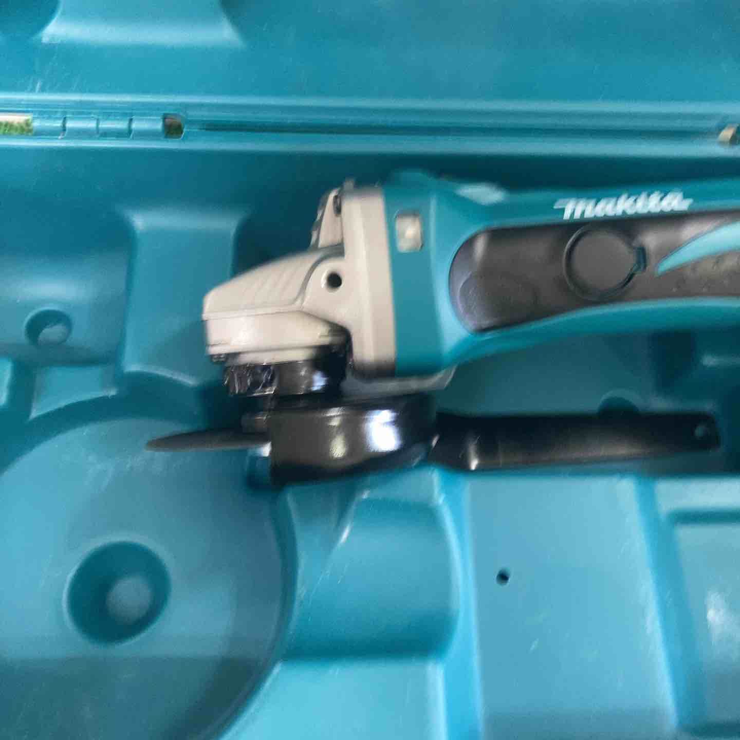 makita 100mmコードレスディスクグラインダー