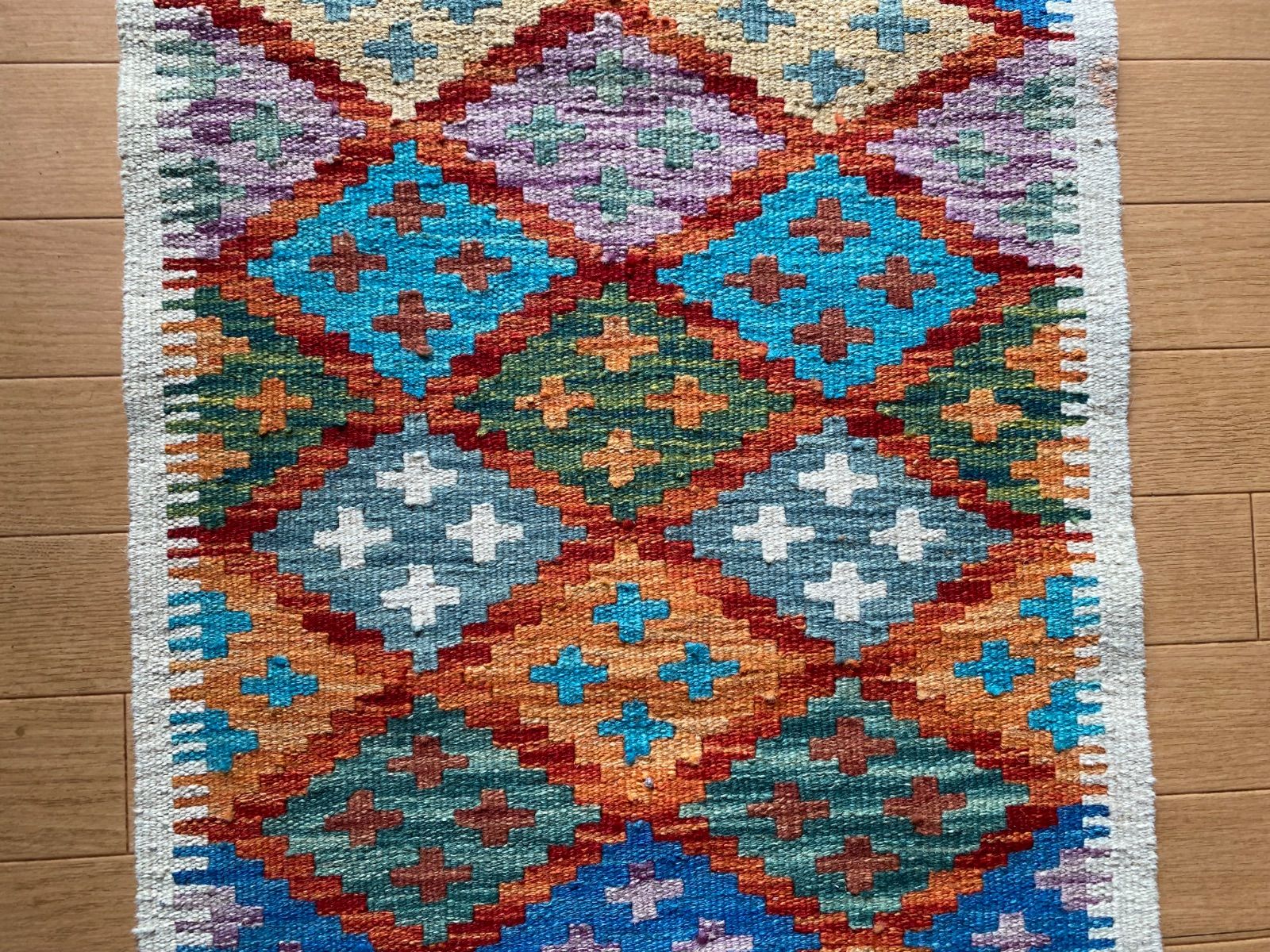 キリムの季節到来 一枚あれば簡単にお部屋の模様替え とても織りと色柄の良い素敵なアフガニスタンのキリム和室にも合います み USTAUSTRALIA_COM_AU