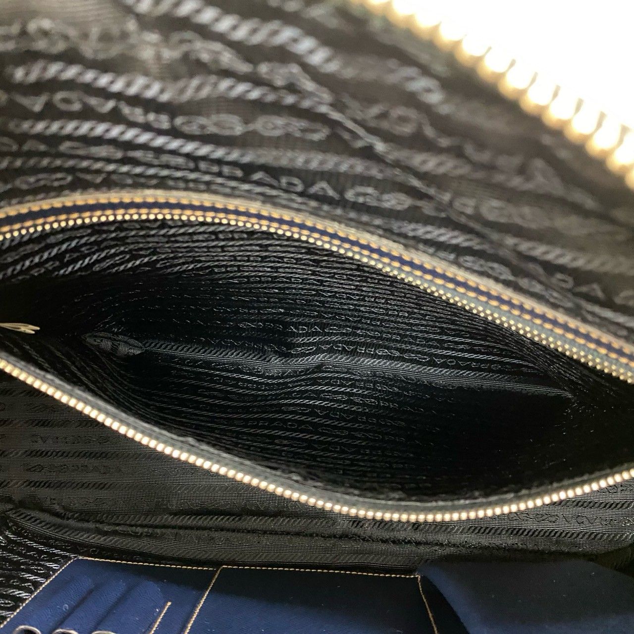 極 美品 袋付 PRADA プラダ 三角ロゴ 金具 サフィアーノ レザー