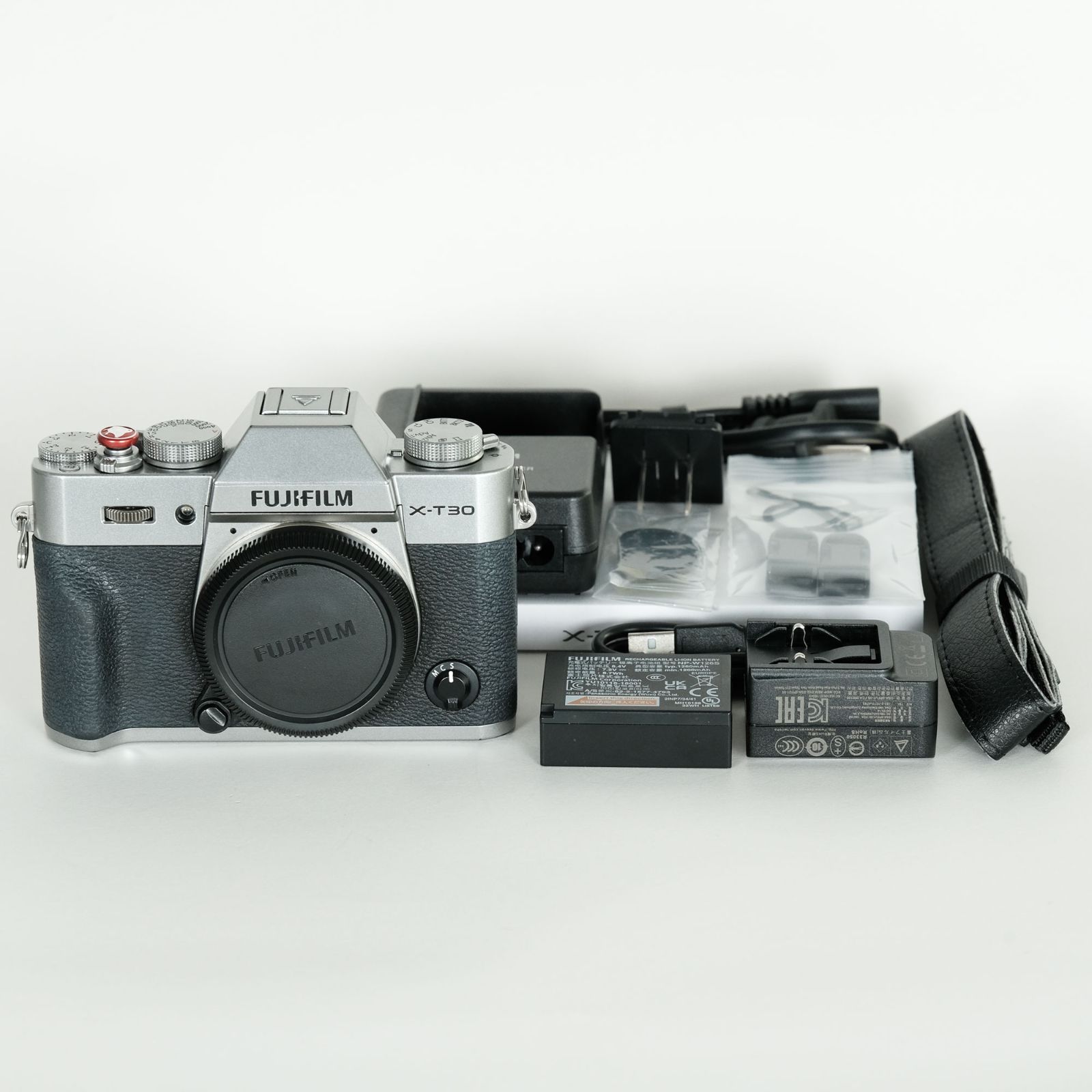 ｜シャッター数16 700回 FUJIFILM X-T30 ボディ シルバー | 富士フイルムXマウント