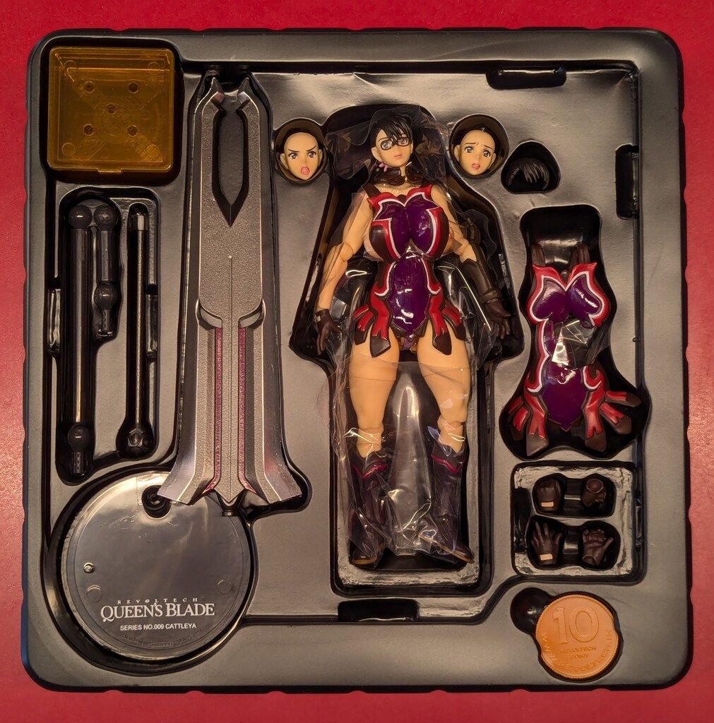 海洋堂 リボルテック クイーンズブレイド 武器屋カトレア フィギュア
