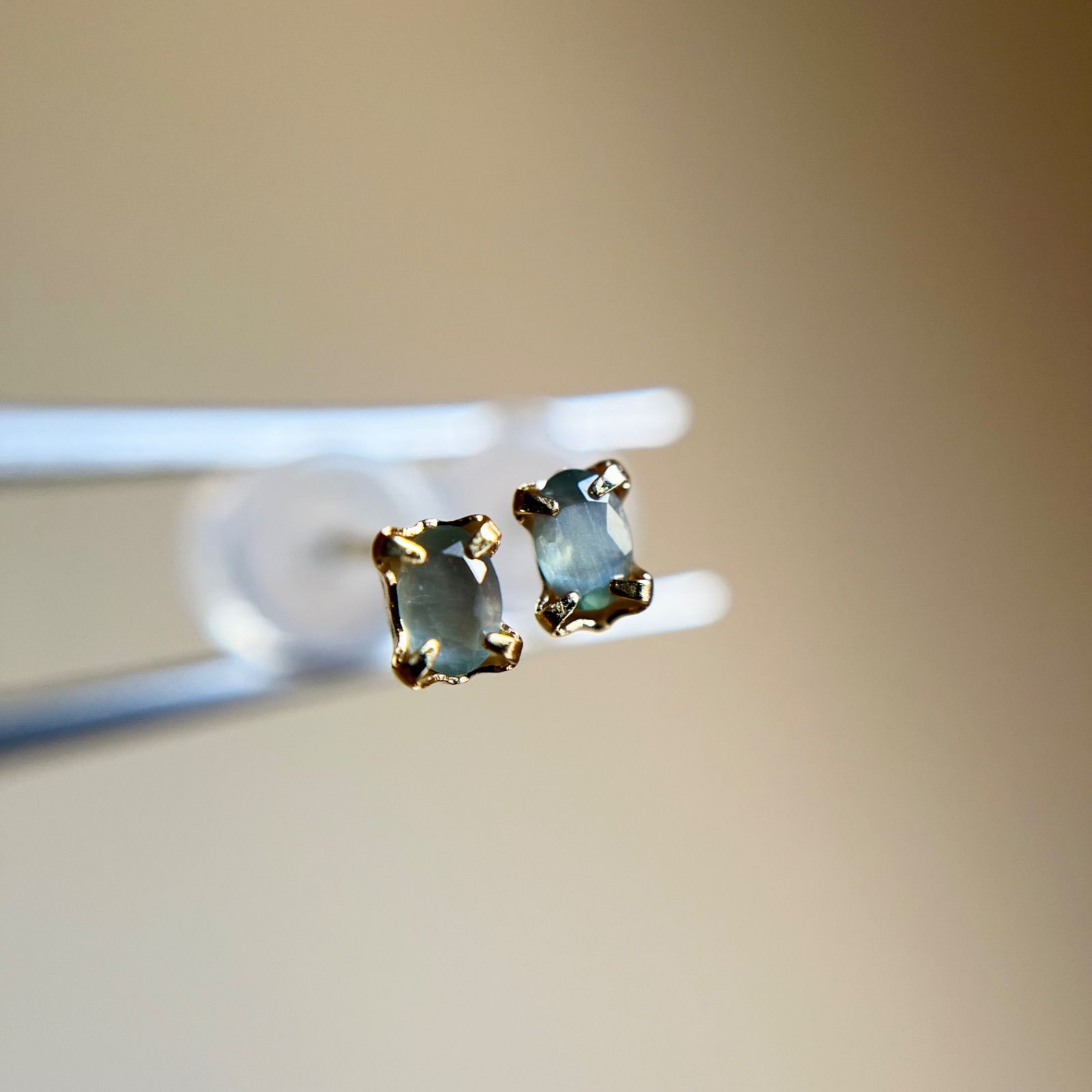 アレキサンドライト ピアスk18① 天然アレキサンドライト ピアス 18金