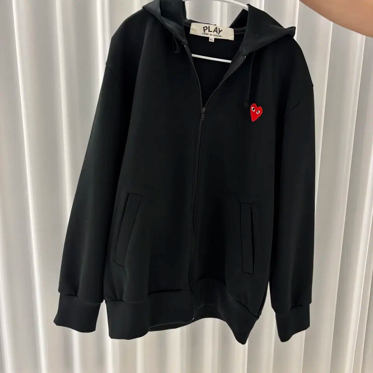 COMME des GARCONS(コム・デ・ギャルソン) 黒 フード付き ジップ COMME des GARCONS(コム・デ・ギャルソン) 黒 フード付き ジップ