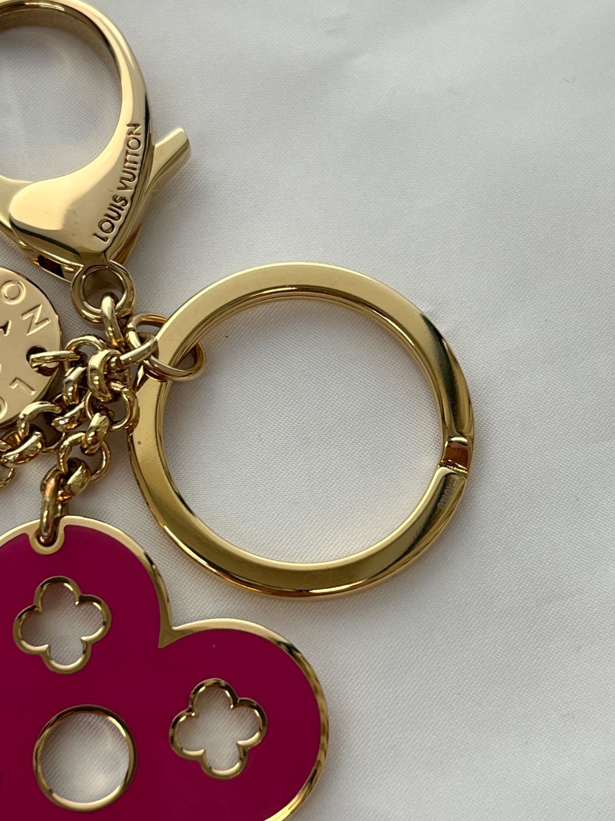 ルイヴィトン　LOUIS VUITTON キーホルダー　ポルト・クレ・ルーピング LOUIS VUITTON ルイヴィトン ポルトクレ ルーピング
