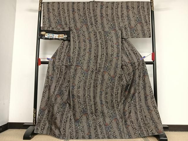 平和屋着物●本場大島紬　純泥染　手織　9マルキ　更紗花文　興紬商店謹製　証紙付き　正絹　逸品　AAAV9094np 平和屋着物○本場大島紬 純泥染 手織 9マルキ 更紗花文 興紬商店謹製