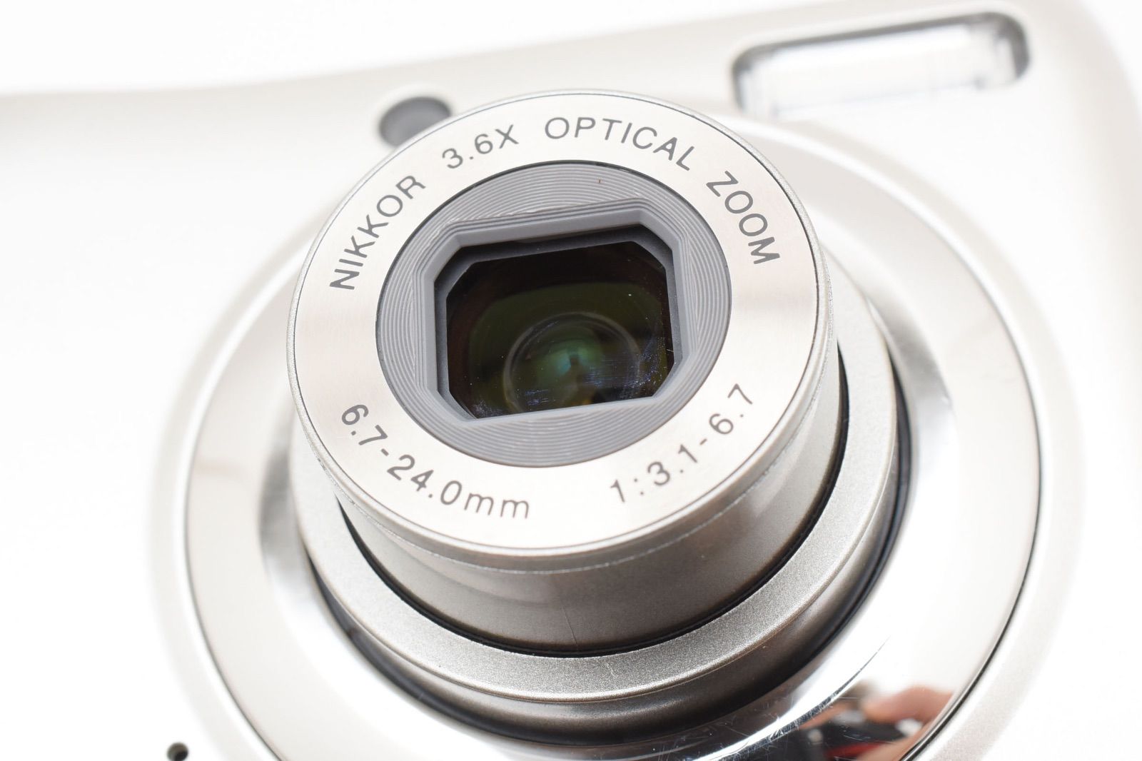 コンパクトデジタルカメラ