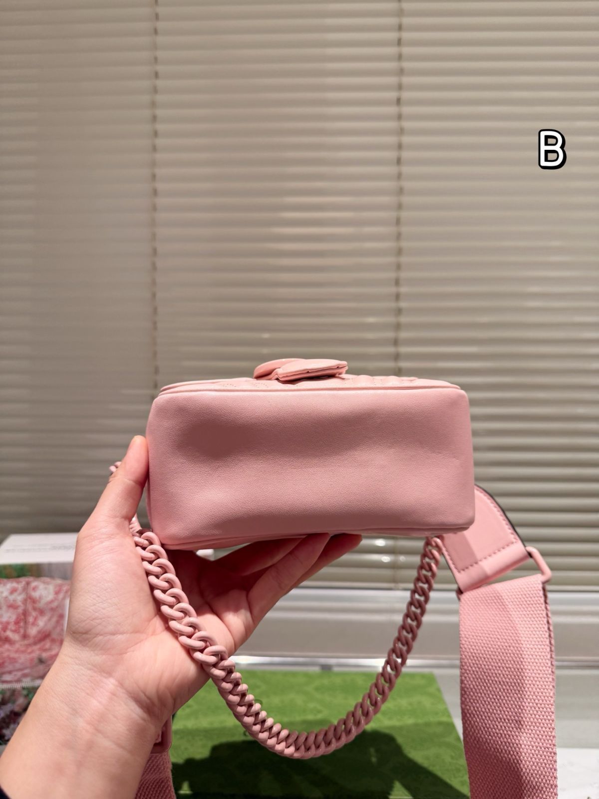 GUCCI GGマーモント スクエアミニバッグ ? 18×14cm [本日特価 GUCCI GGマーモント スクエアミニバッグ ? 18×14cm [本日特価
