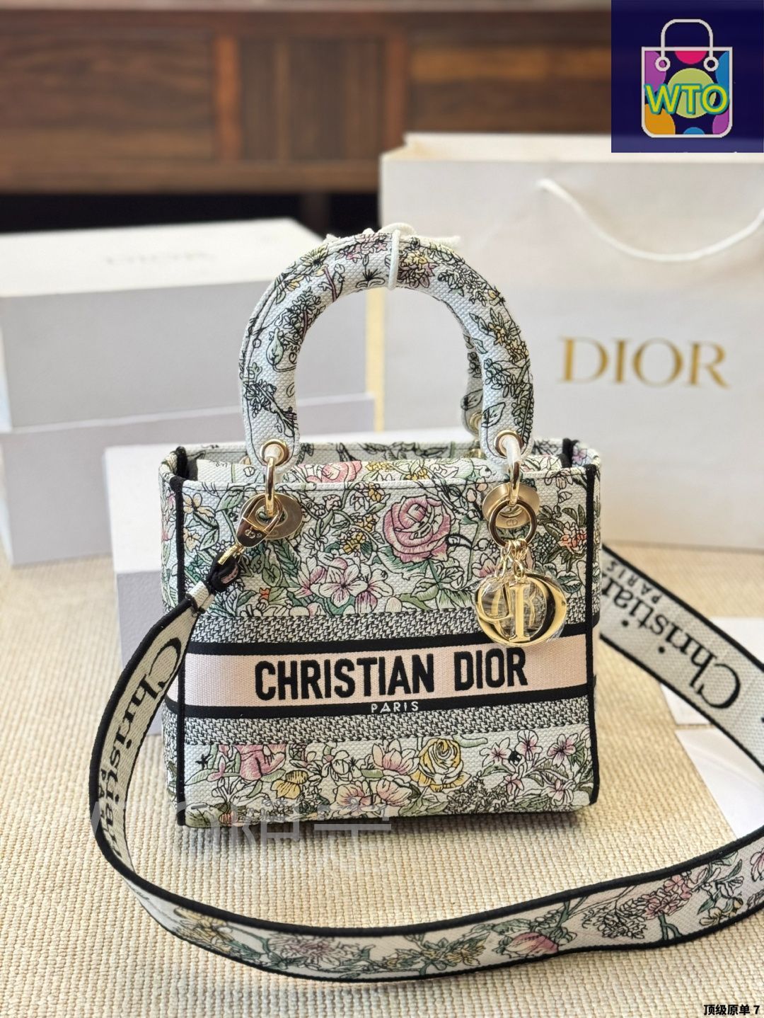 【刺繍が可愛い♡】DIOR Lady D-Lite バッグ ミディアム Lady D-Lite - Bags | DIOR
