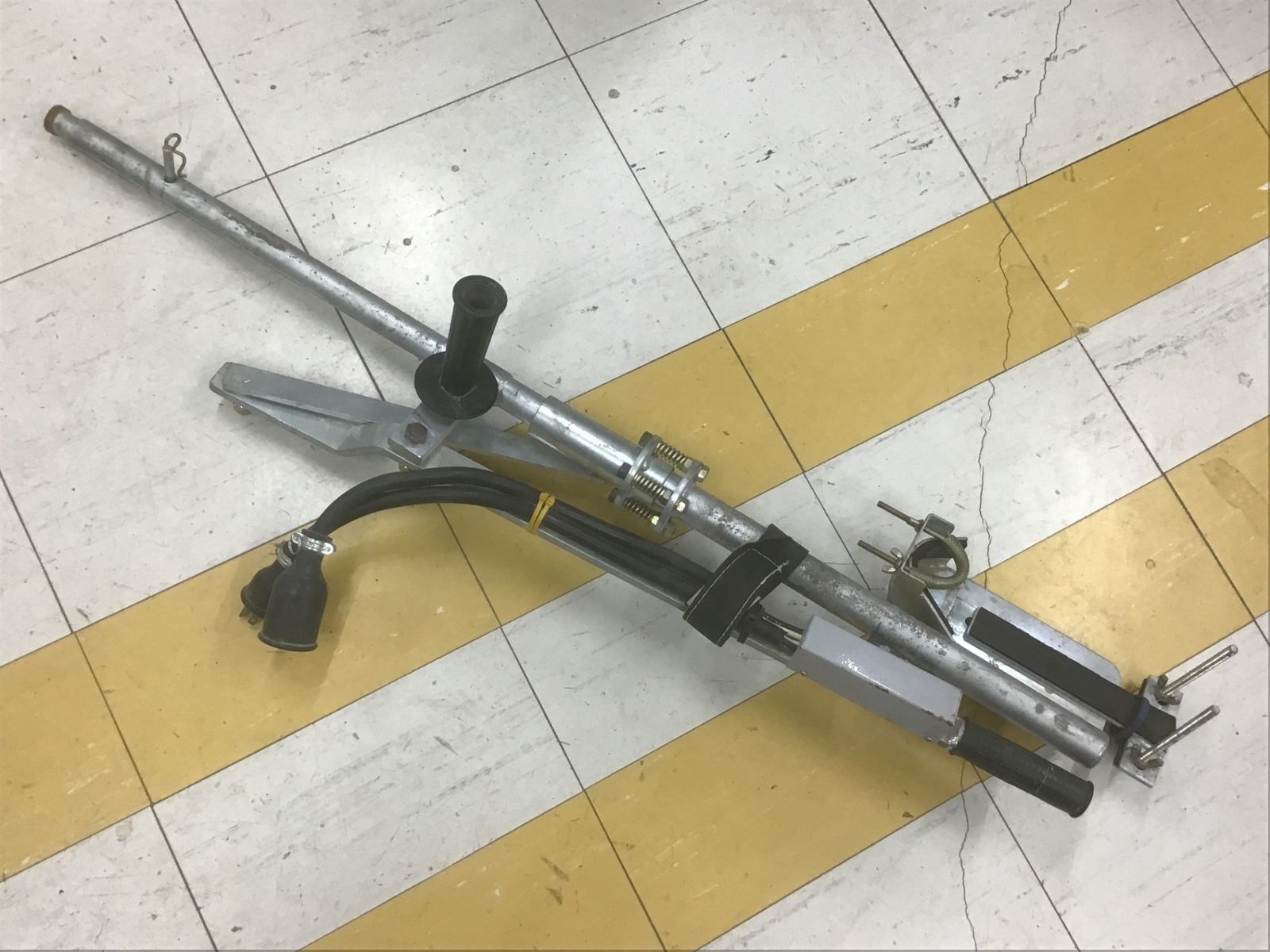 送料無料 Bランク ●ナニワ建機 フリーストップドリルスタンド 天井向けアンカー打設用●アクトツール富山店●Y5福