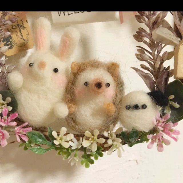 saleハンドメイド 羊毛フェルト うさぎ ハリネズミ シマエナガ 小花 