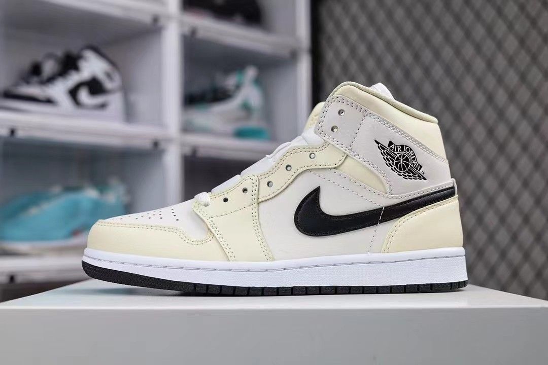 Jordan ナイキ  エアジョーダン1 ミッド “ココナッツ ミルク“ Jordan 1 Mid “Coconut Milk (Women's)“ Jordan BQ6472-121