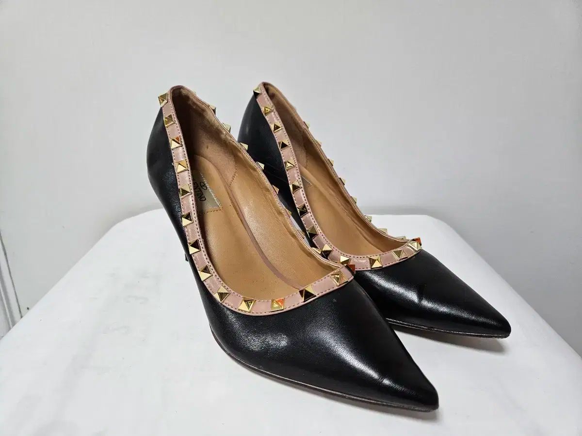 VALENTINO(ヴァレンティノ) ロックスタッズ ヒール 39 サイズ