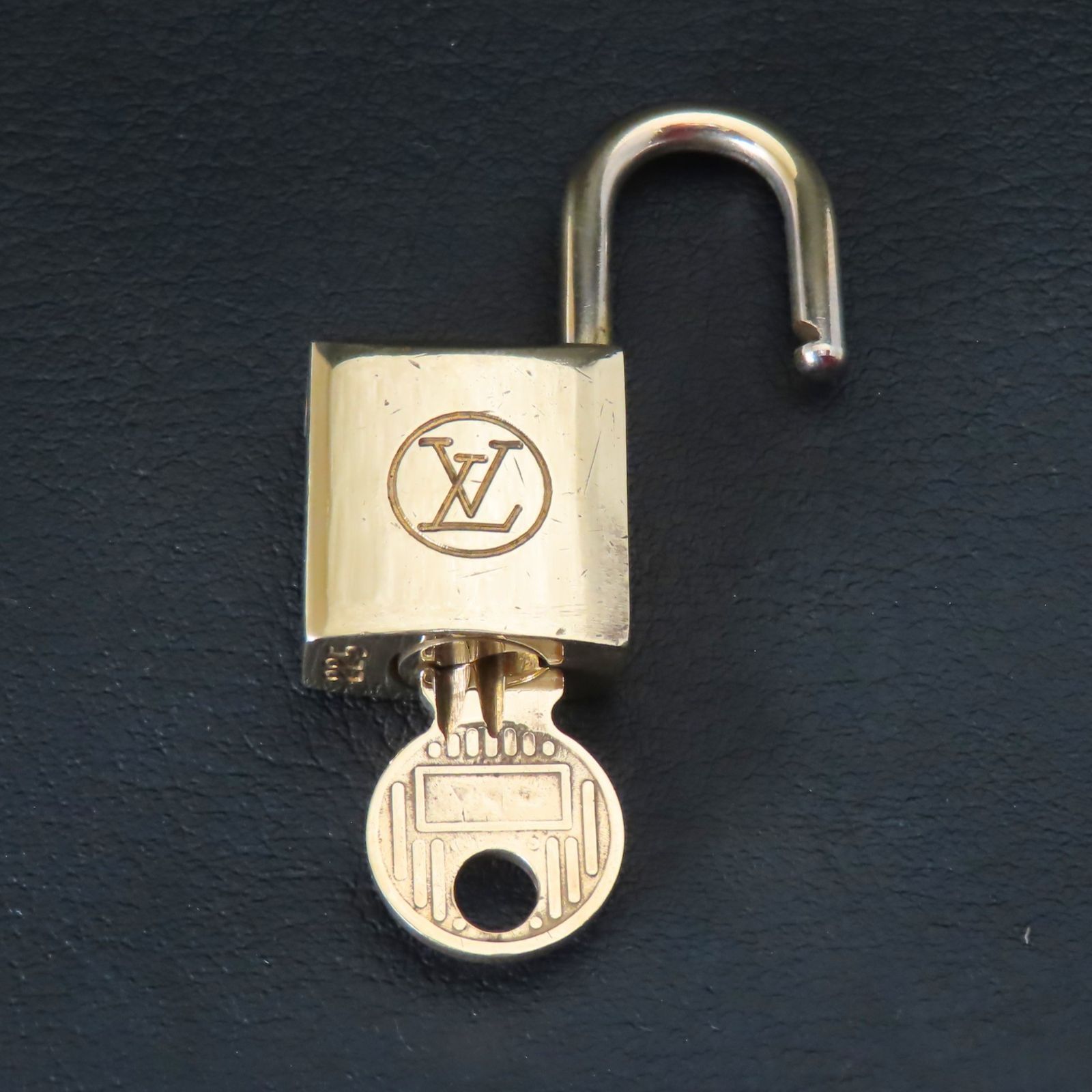 美品 Louis Vuitton LV ルイビトン ルイヴィトン ヴィトン 225