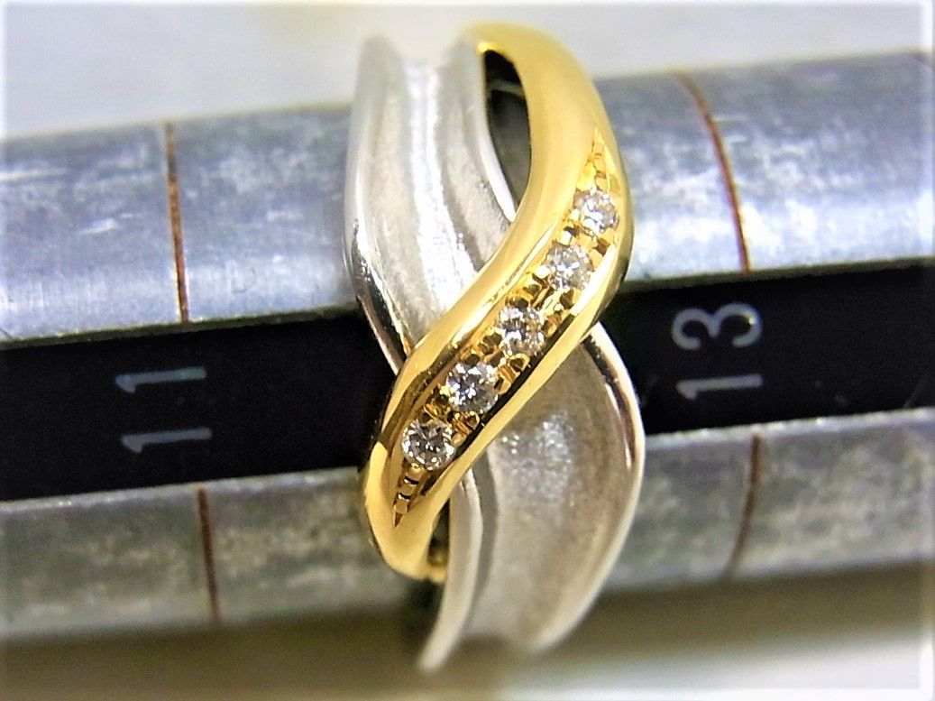 Pt900 750プラチナ18金コンビリング ダイヤ0.05ct 波柄モチーフ Pt900 750プラチナ18金コンビリング ダイヤ0.05ct 波柄モチーフ