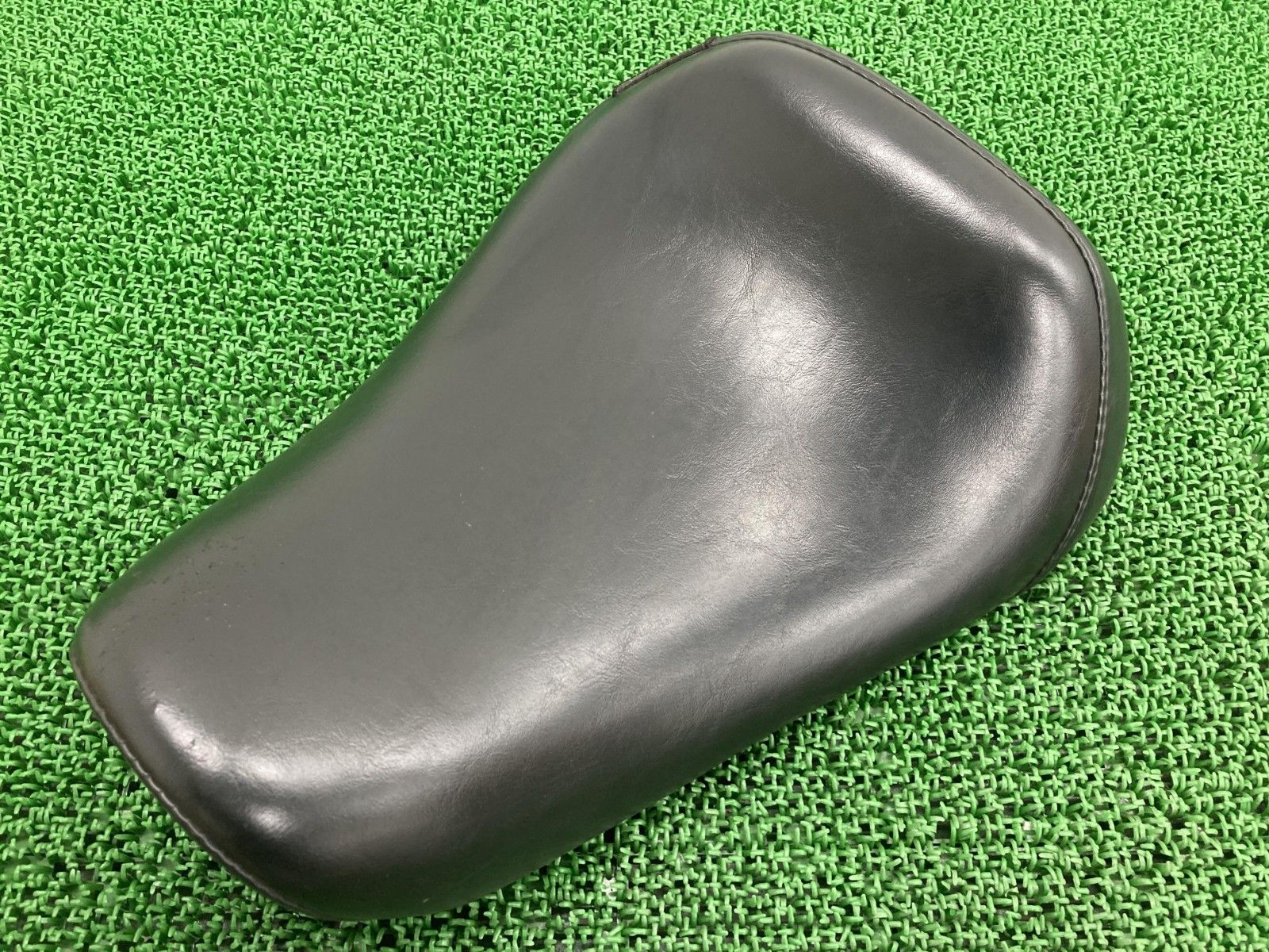 ラペラ製スポーツスター シート 社外 バイク 部品 ハーレー XL883