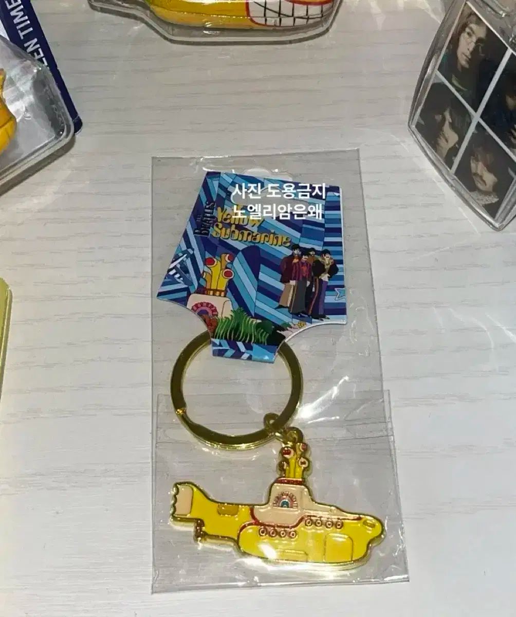ビートルズ 公式 キーリング イエロー 潜水艦