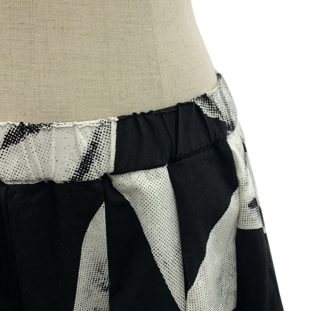 オーバーシルエットドローストリング スカート