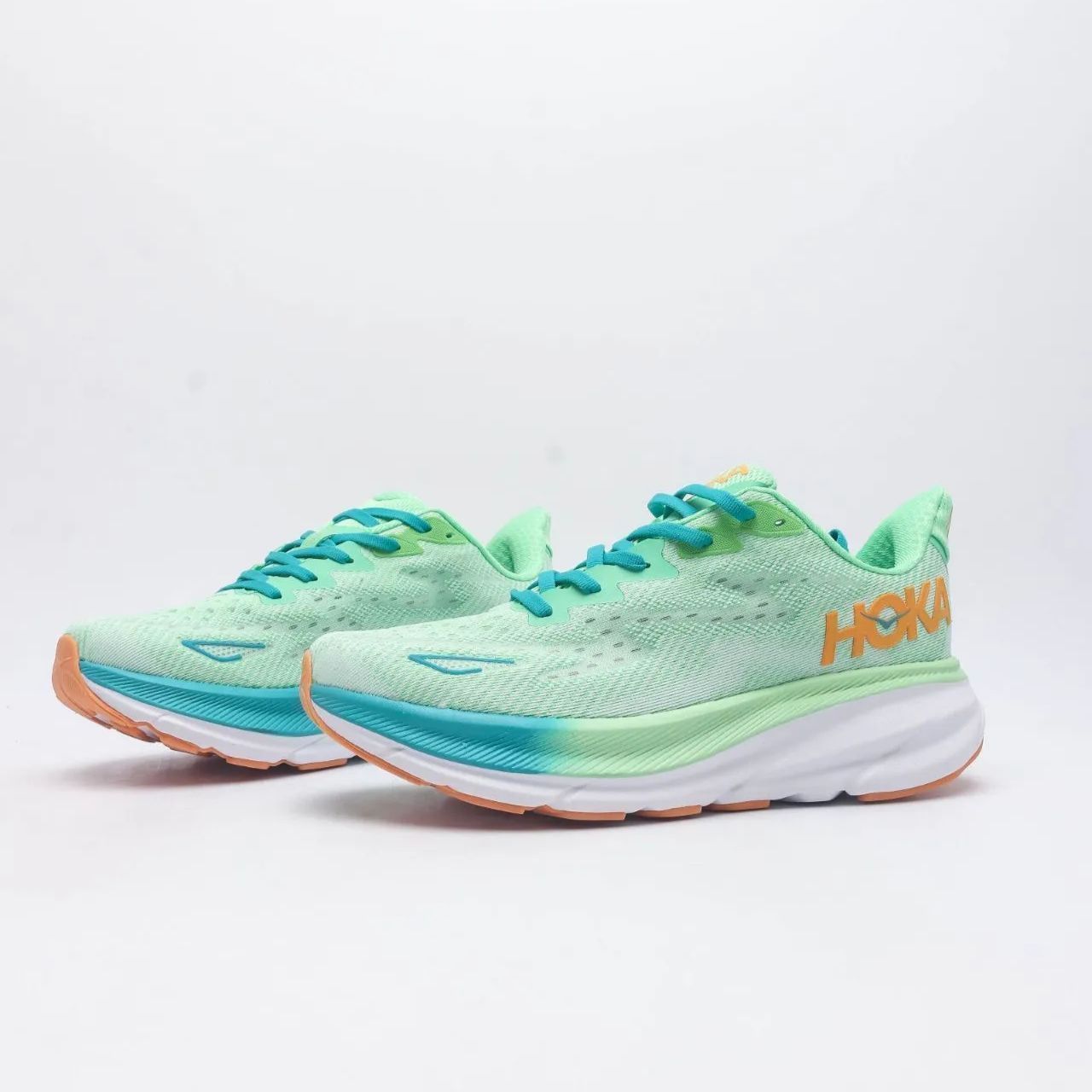 TravisMathew クウェーター ゴルフシューズ スパイクレス 29.5