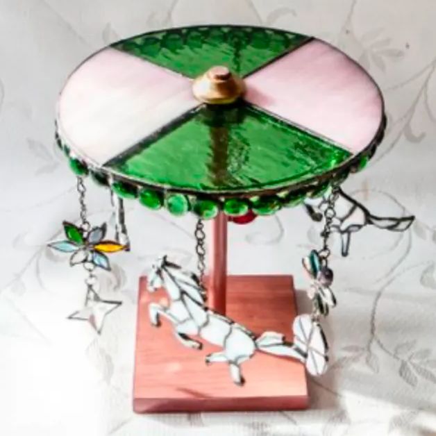 新作ステンドグラスメリーゴーランド くるくる回る遊園地