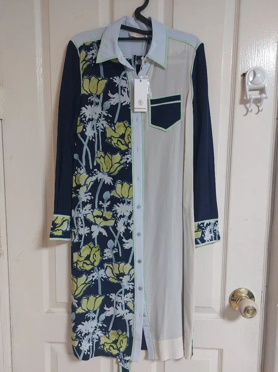 トリーバーチ　シルク100%ワンピース　Mサイズ　美品 美品/シルク100%】トリーバーチ 花柄 ワンピース ボタニカル