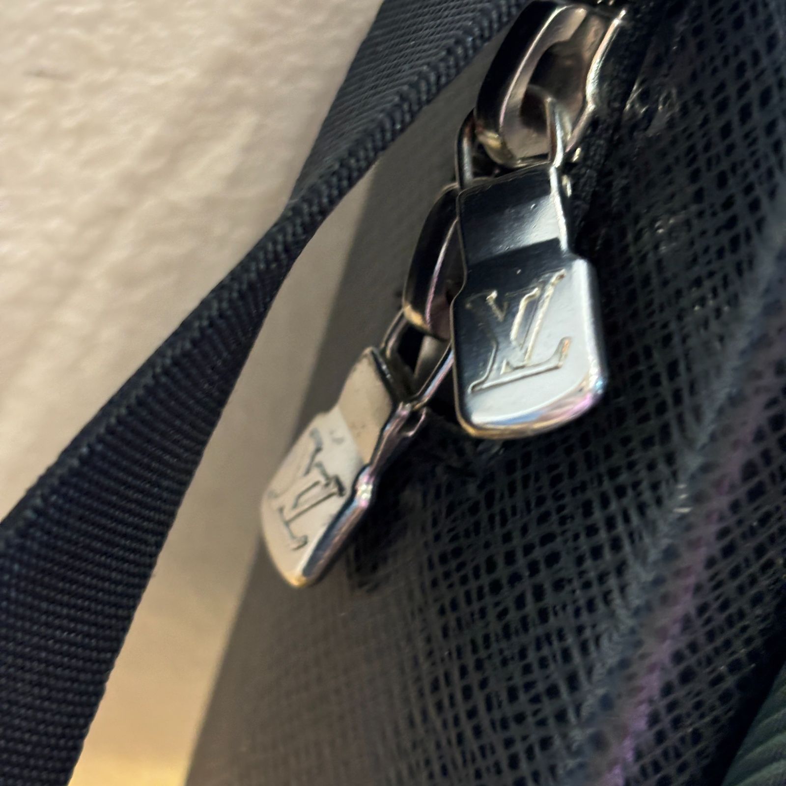極美品】ルイヴィトン タイガ サヤン ショルダーバッグ ブラック